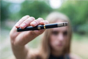 Young Person Holding An E cigarette   Electronic Cigarettes Youth  HD Png Download